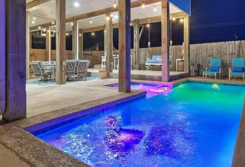 Priv Pool, Walk To Marina + Eateries, 3 Mins To Beach Marlin Azul By Avantstay