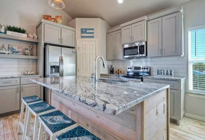 Priv Pool, Walk To Marina + Eateries, 3 Mins To Beach Marlin Azul By Avantstay