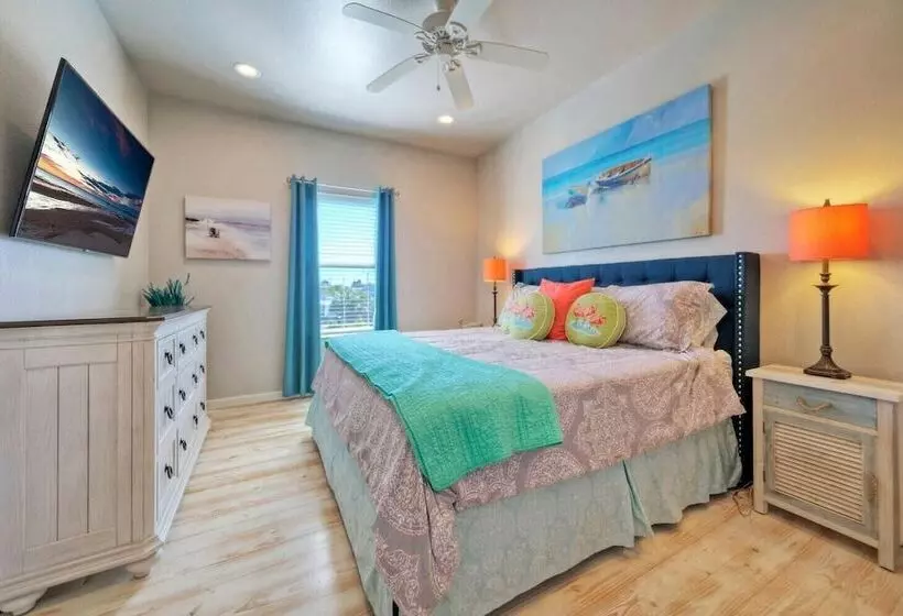 Priv Pool, Walk To Marina + Eateries, 3 Mins To Beach Marlin Azul By Avantstay