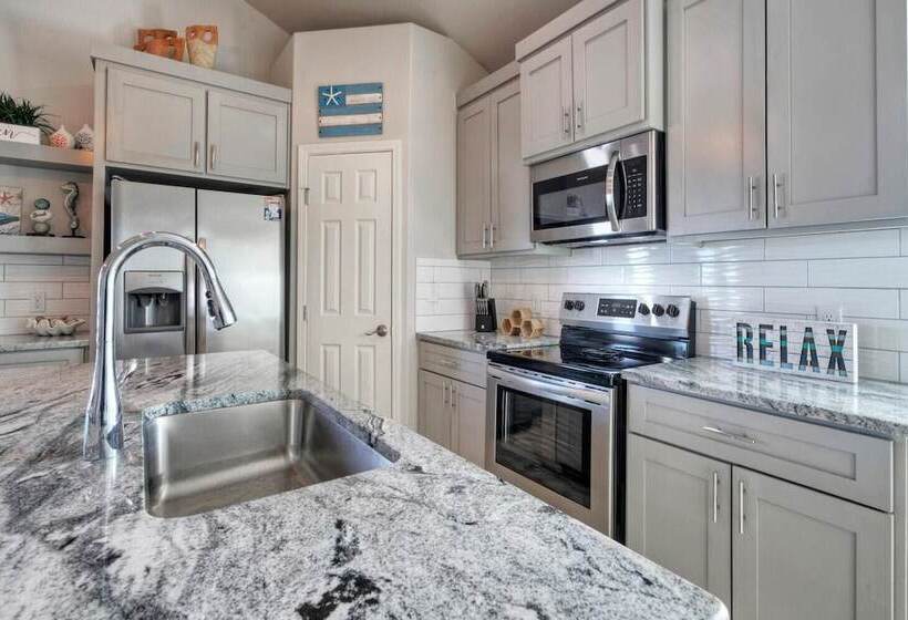 Priv Pool, Walk To Marina + Eateries, 3 Mins To Beach Marlin Azul By Avantstay