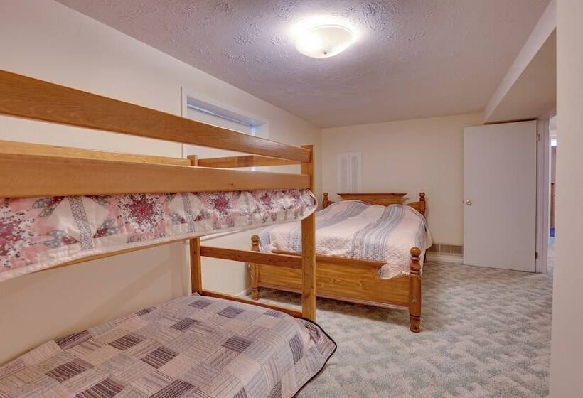 Peaceful Carrollton Retreat W/ Deck & Fire Pit!