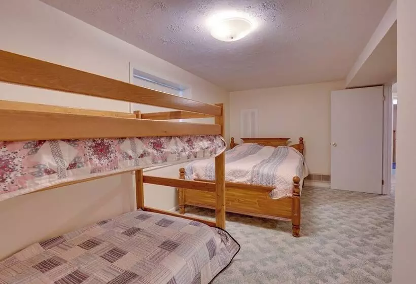 Peaceful Carrollton Retreat W/ Deck & Fire Pit!