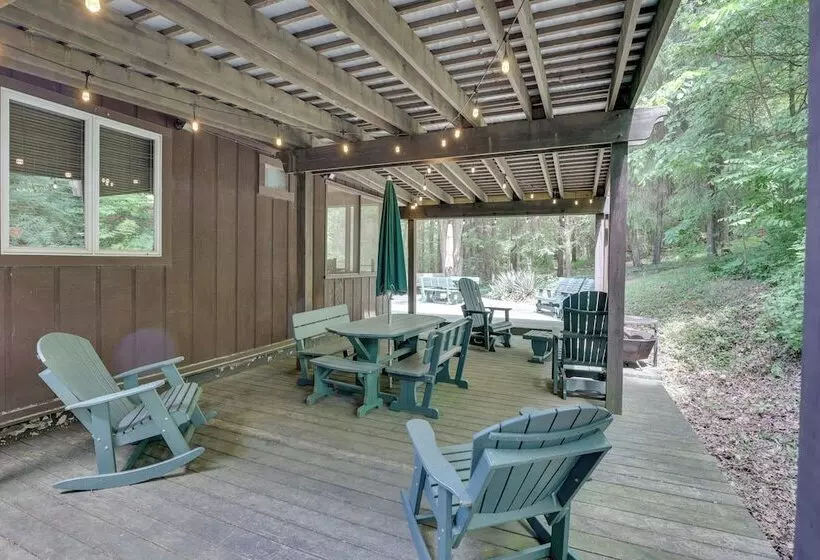 Peaceful Carrollton Retreat W/ Deck & Fire Pit!