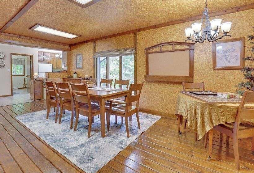 Peaceful Carrollton Retreat W/ Deck & Fire Pit!