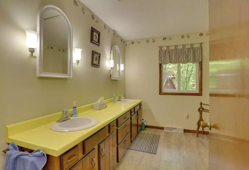 Peaceful Carrollton Retreat W/ Deck & Fire Pit!