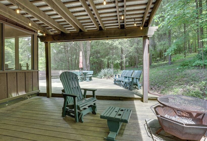 Peaceful Carrollton Retreat W/ Deck & Fire Pit!