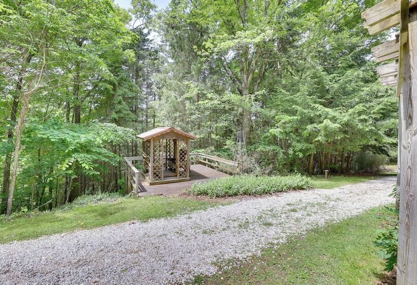 Peaceful Carrollton Retreat W/ Deck & Fire Pit!