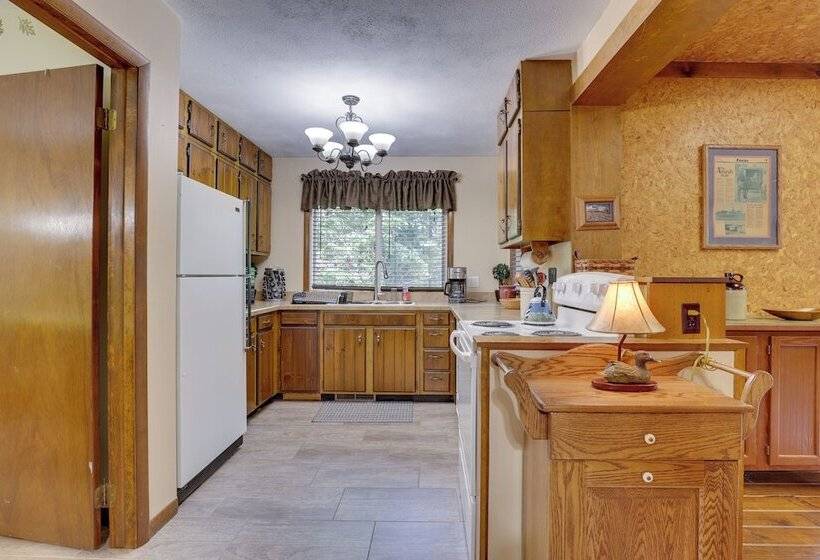 Peaceful Carrollton Retreat W/ Deck & Fire Pit!