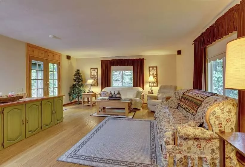 Peaceful Carrollton Retreat W/ Deck & Fire Pit!