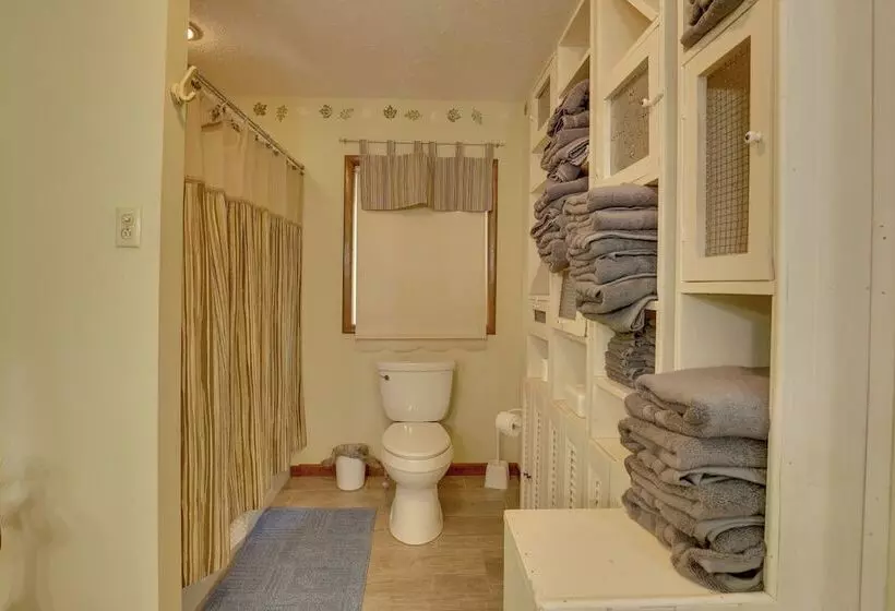 Peaceful Carrollton Retreat W/ Deck & Fire Pit!