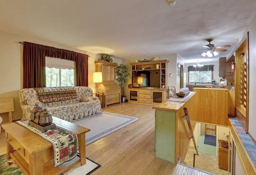 Peaceful Carrollton Retreat W/ Deck & Fire Pit!