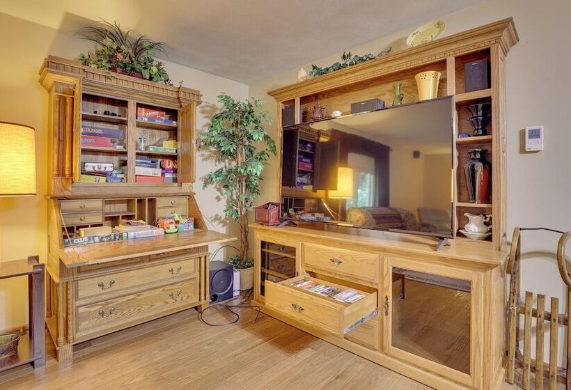 Peaceful Carrollton Retreat W/ Deck & Fire Pit!