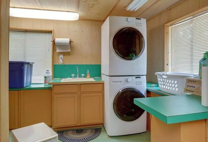 Peaceful Carrollton Retreat W/ Deck & Fire Pit!