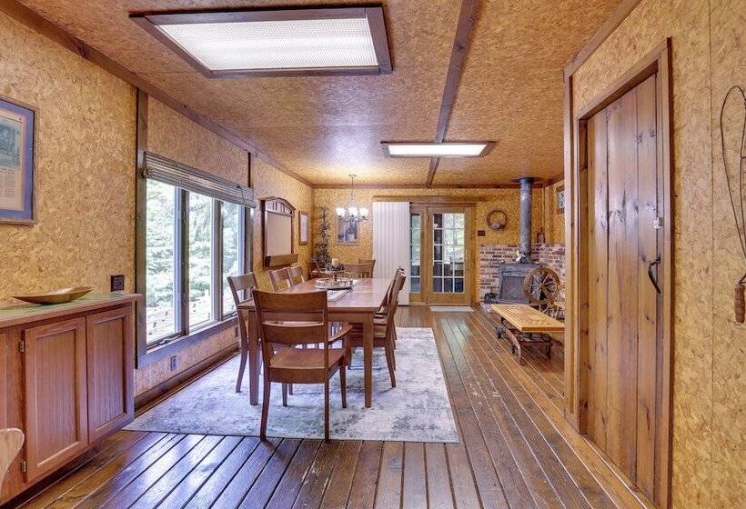 Peaceful Carrollton Retreat W/ Deck & Fire Pit!