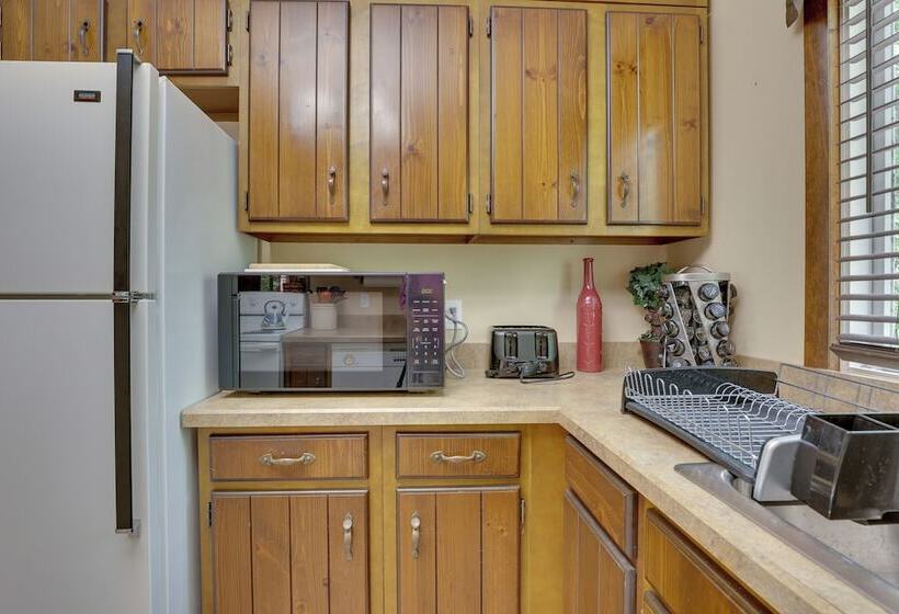 Peaceful Carrollton Retreat W/ Deck & Fire Pit!