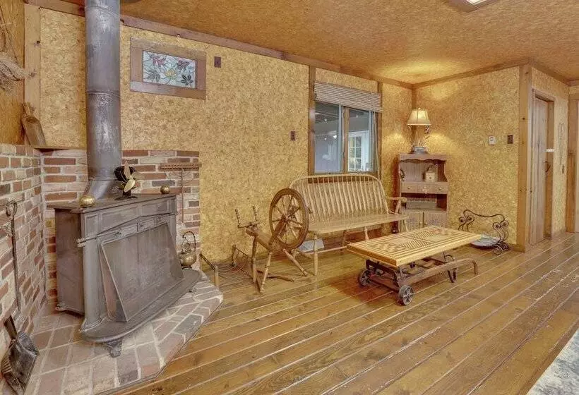 Peaceful Carrollton Retreat W/ Deck & Fire Pit!