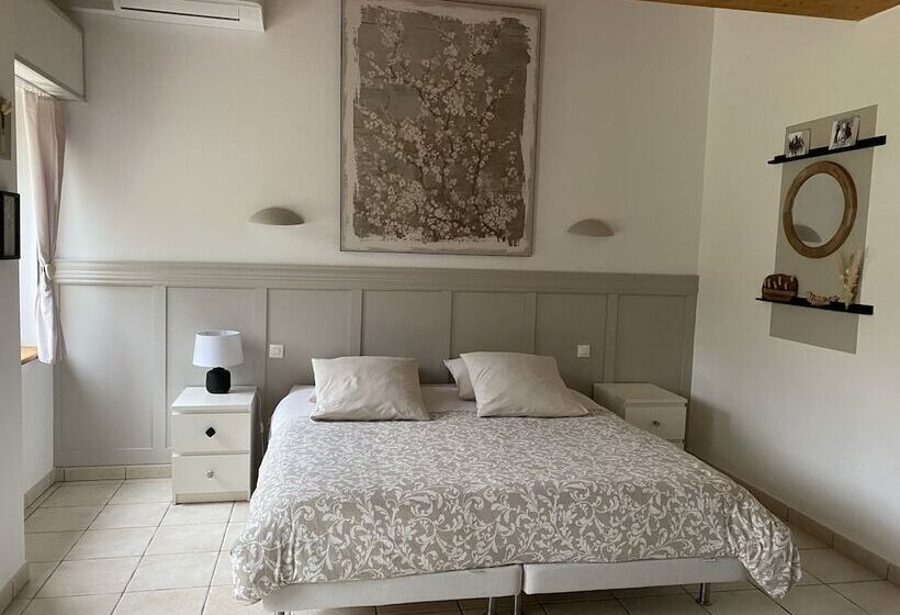 ペンション Aux Ecuries Du Château