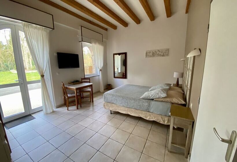 ペンション Aux Ecuries Du Château