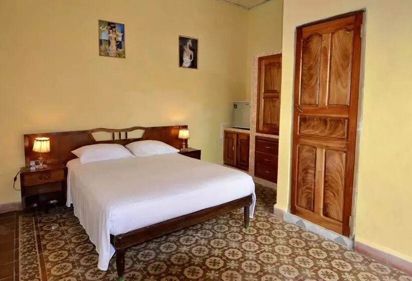 پانسیون Casa Colonial Lalita Cienfuegos