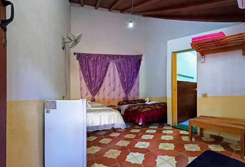 پانسیون Casa Hostal Reina Maria