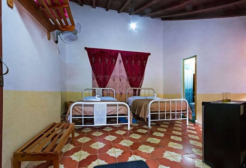 پانسیون Casa Hostal Reina Maria