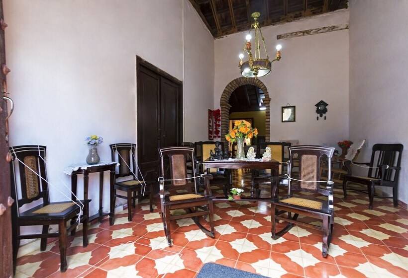 پانسیون Casa Hostal Reina Maria