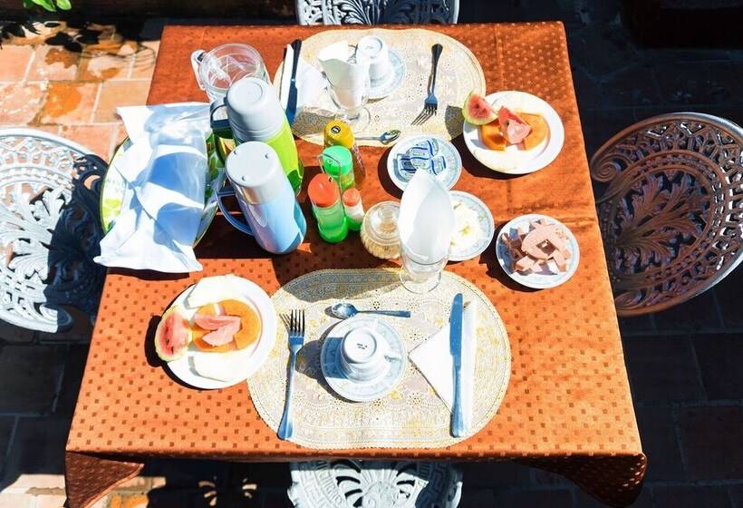 پانسیون Casa Hostal Reina Maria