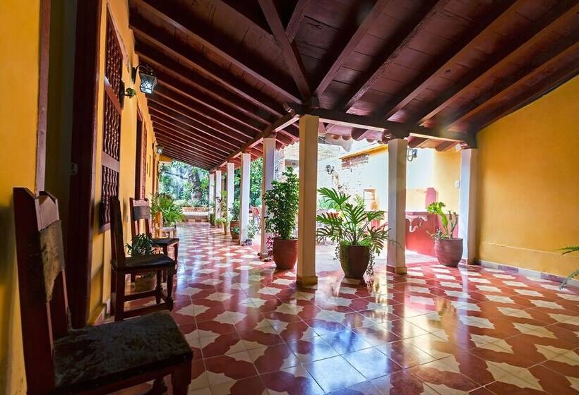 پانسیون Casa Hostal Reina Maria