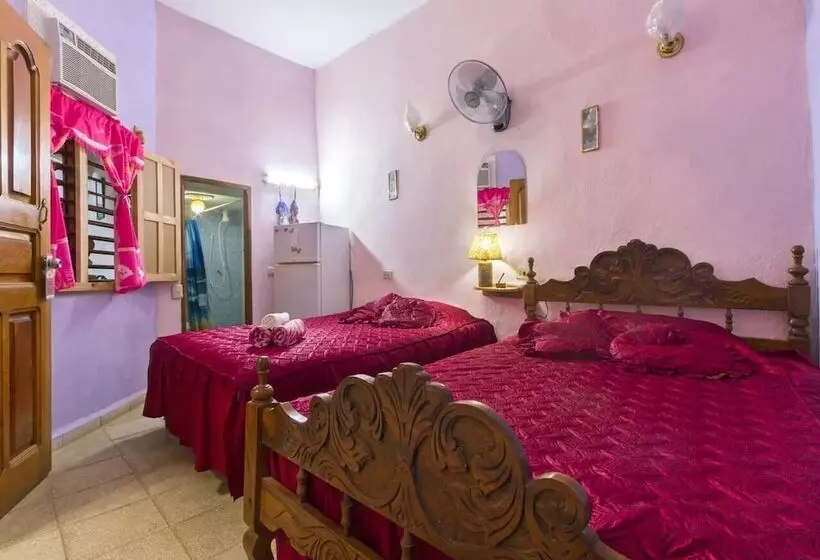پانسیون Hostal Leidi Diana Trinidad