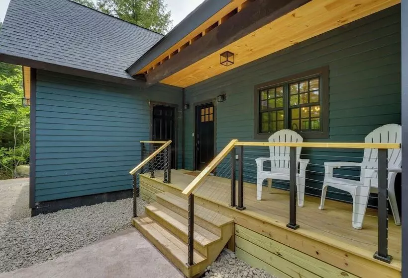 Secluded Wilmington Cabin: Fire Pit & Grill