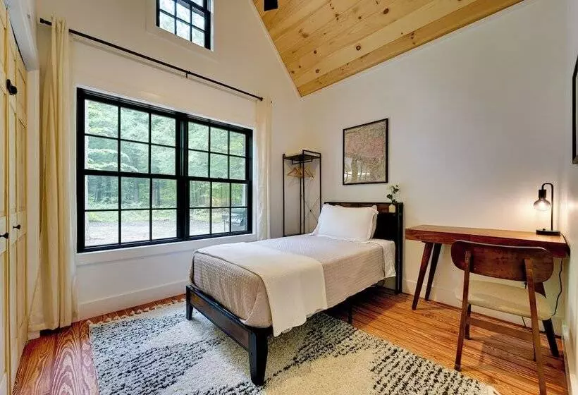 Secluded Wilmington Cabin: Fire Pit & Grill