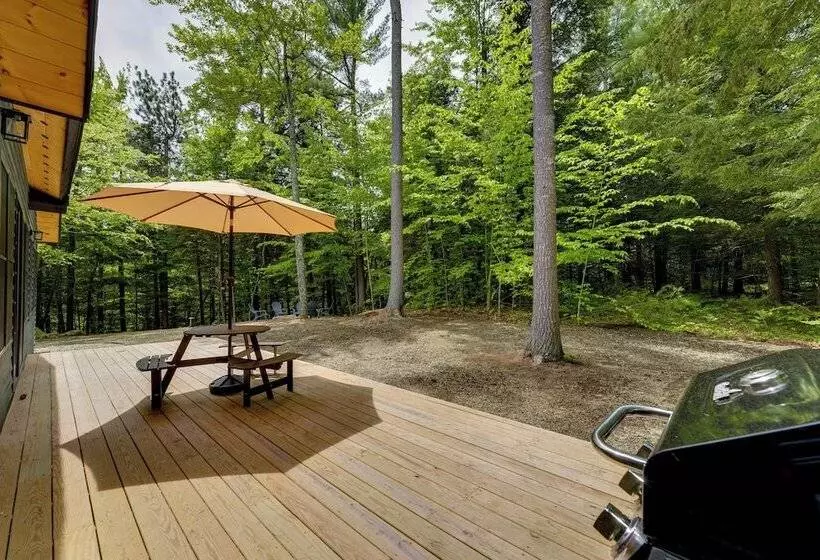 Secluded Wilmington Cabin: Fire Pit & Grill