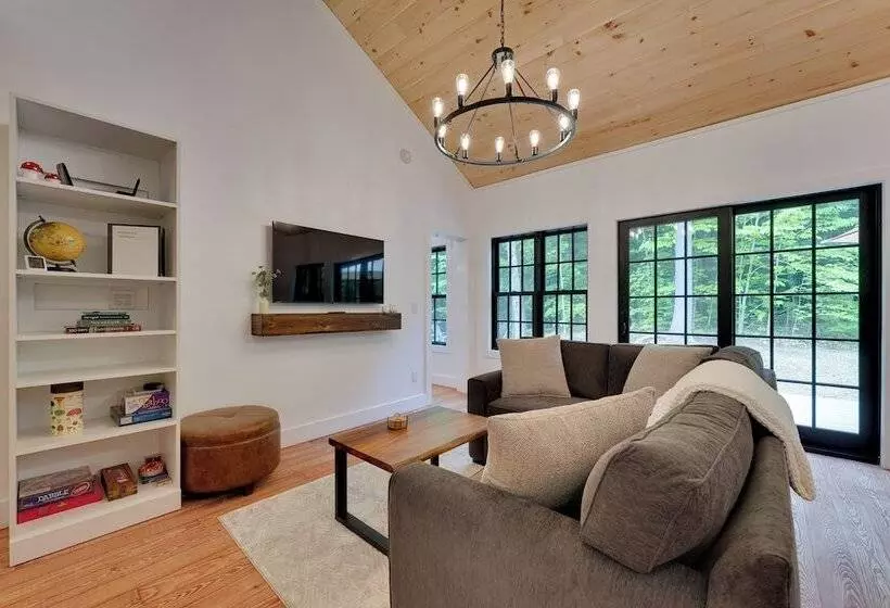 Secluded Wilmington Cabin: Fire Pit & Grill