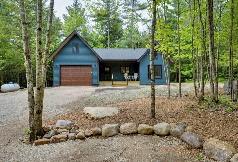 Secluded Wilmington Cabin: Fire Pit & Grill