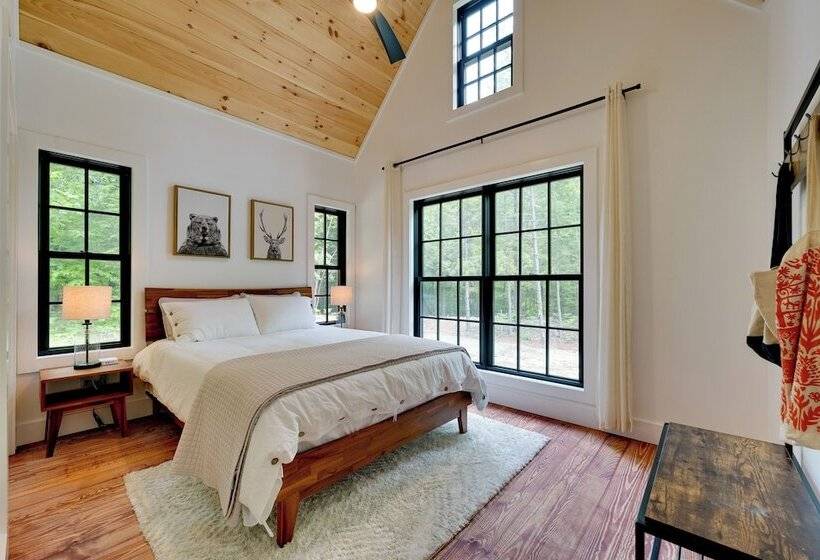 Secluded Wilmington Cabin: Fire Pit & Grill