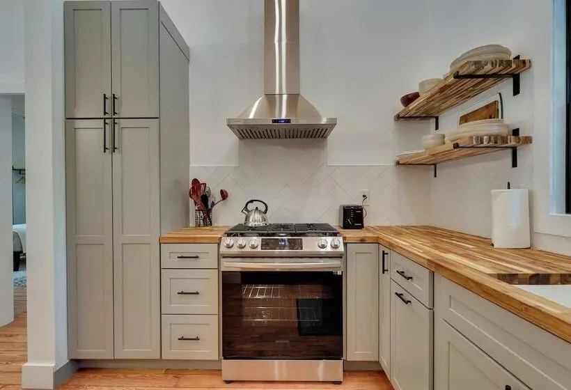 Secluded Wilmington Cabin: Fire Pit & Grill