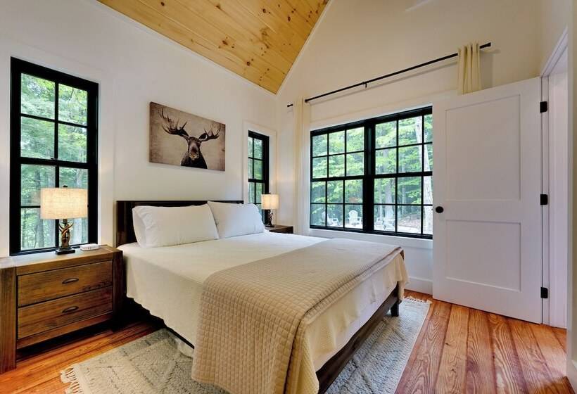 Secluded Wilmington Cabin: Fire Pit & Grill