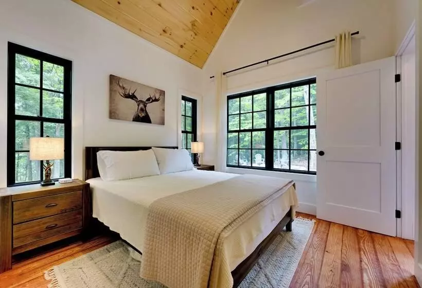 Secluded Wilmington Cabin: Fire Pit & Grill