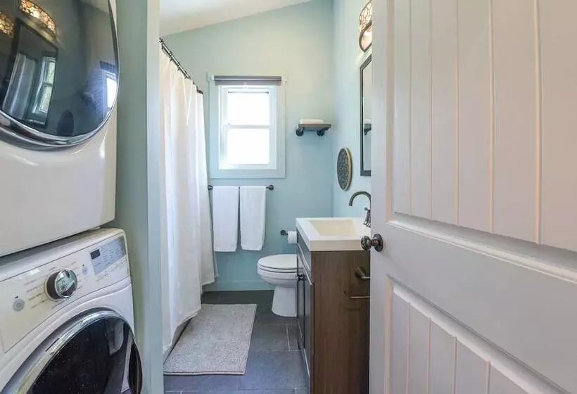 Plum Perfect Hideaway By Avantstay Near Downtown