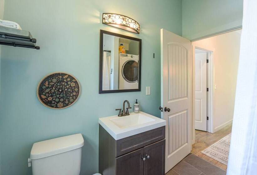 Plum Perfect Hideaway By Avantstay Near Downtown