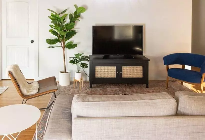 Plum Perfect Hideaway By Avantstay Near Downtown