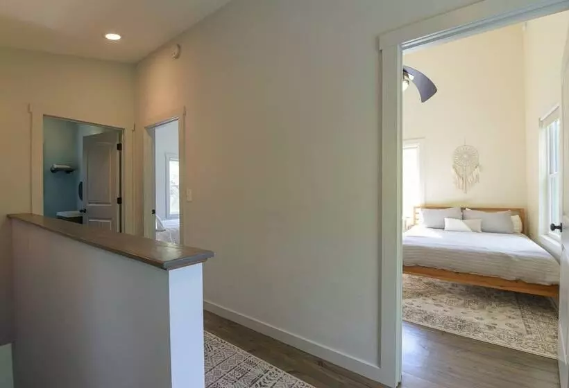 Plum Perfect Hideaway By Avantstay Near Downtown