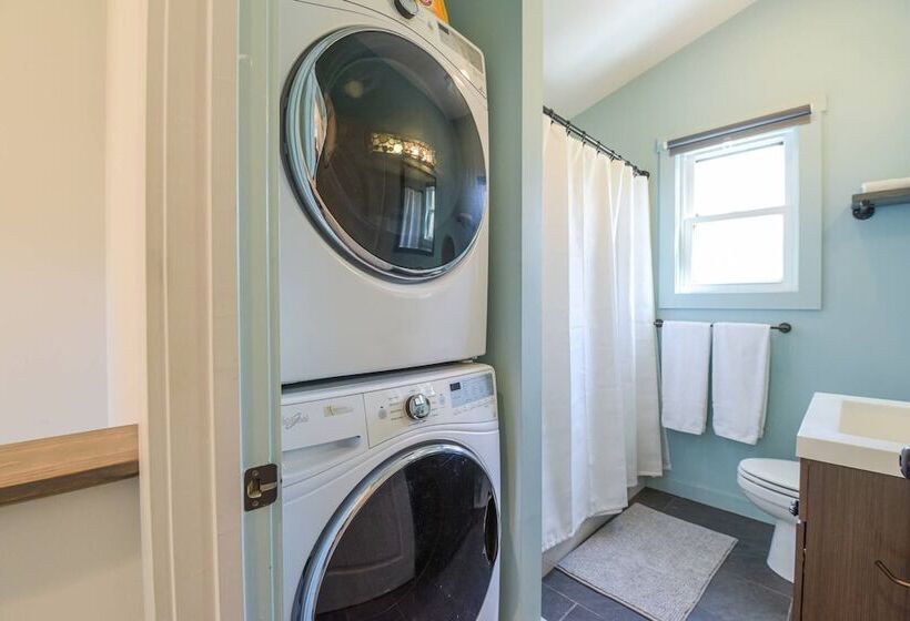 Plum Perfect Hideaway By Avantstay Near Downtown