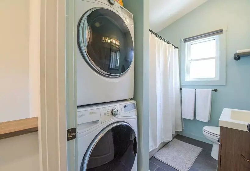 Plum Perfect Hideaway By Avantstay Near Downtown