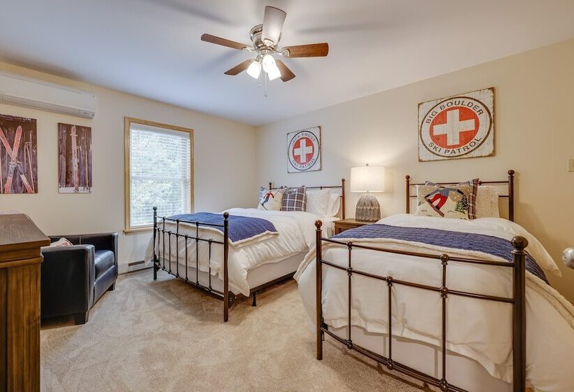 Pocono Paradise By Avantstay Lakeside Retreat, Hot Tub, Game Room, Near Beach