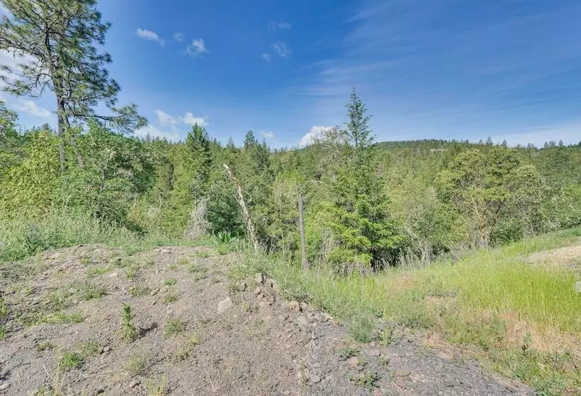 Hiking Trail On Site: Mtn View Eagle Point Retreat