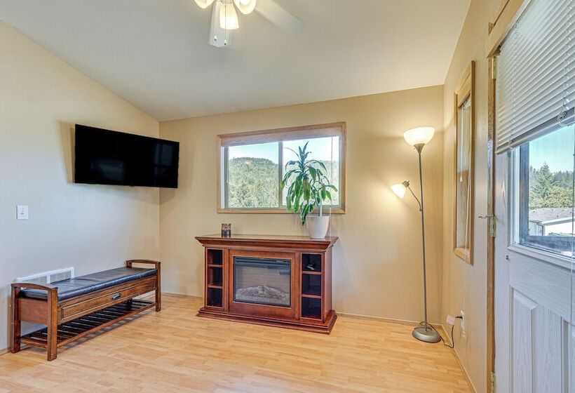 Hiking Trail On Site: Mtn View Eagle Point Retreat