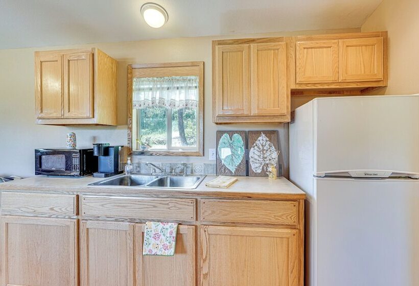 Hiking Trail On Site: Mtn View Eagle Point Retreat