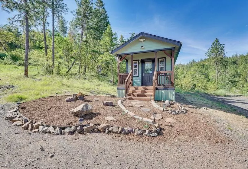 Hiking Trail On Site: Mtn View Eagle Point Retreat