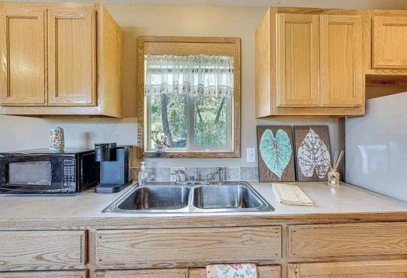 Hiking Trail On Site: Mtn View Eagle Point Retreat